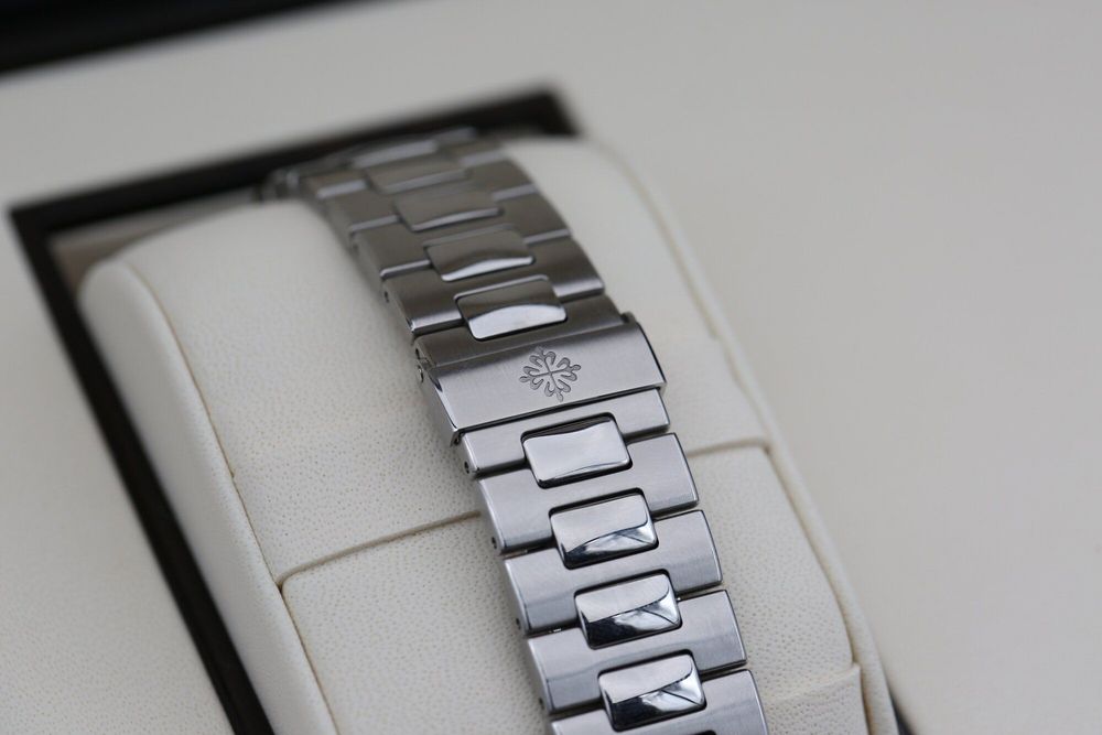 PATEK PHILIPPE NAUTILUS 5711/1A-010 (BLUE 40MM) 2016 preview 6