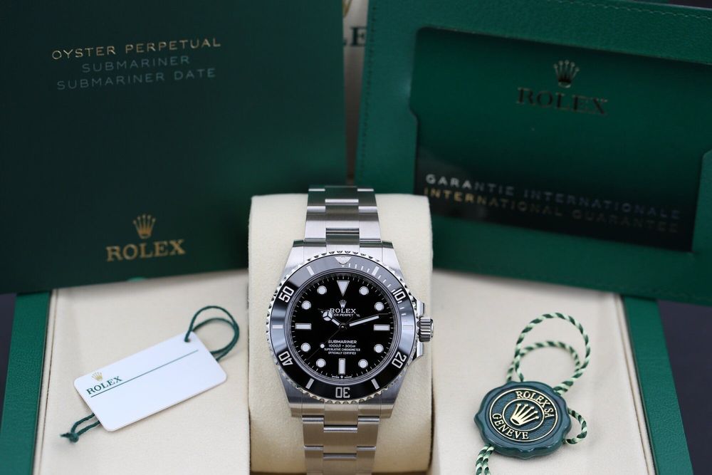 ROLEX SUBMARINER 124060 (BLACK 41MM) 2026 preview 3