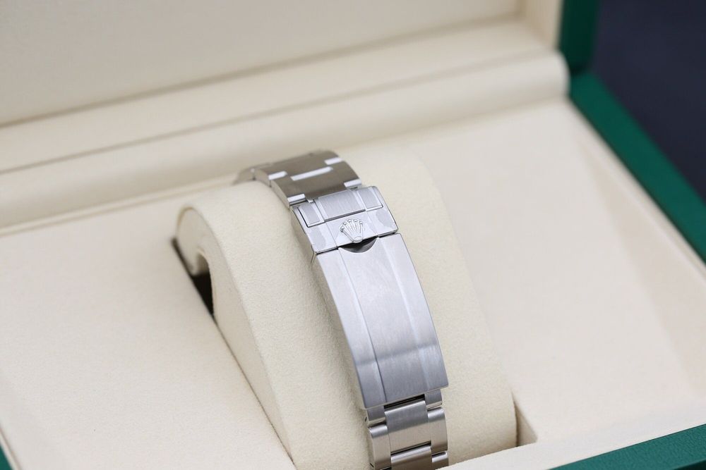ROLEX SUBMARINER 124060 (BLACK 41MM) 2026 preview 6