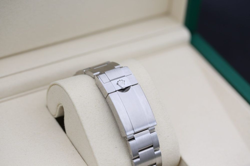 ROLEX EXPLORER II 226570 (BLACK 42MM) 2026 preview 4