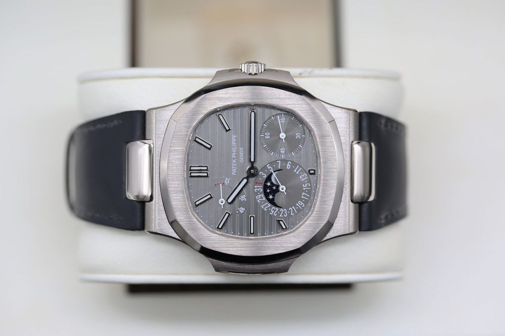 PATEK PHILIPPE NAUTILUS 5712G-001 (GREY 40MM) 2008 preview 3