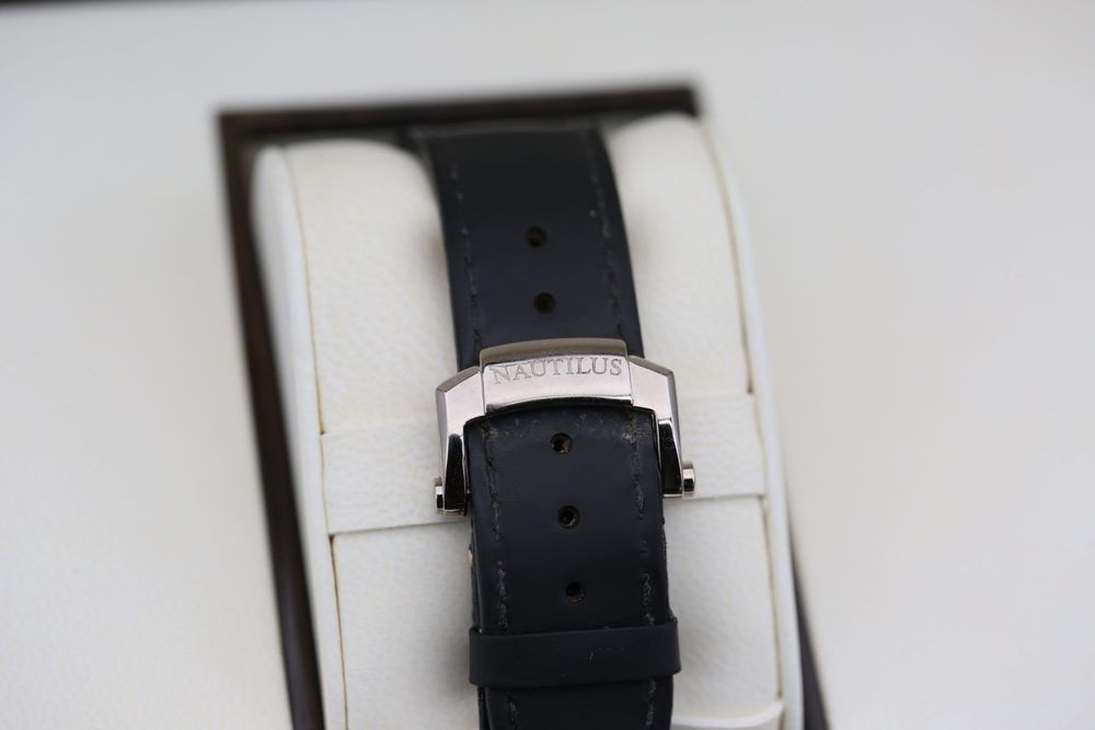 PATEK PHILIPPE NAUTILUS 5712G-001 (GREY 40MM) 2008 preview 4