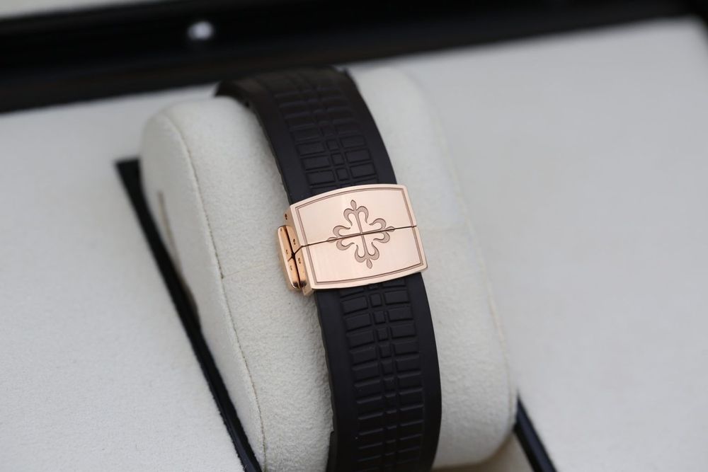 PATEK PHILIPPE AQUANAUT 5167R (BROWN 40MM) 2023 preview 4