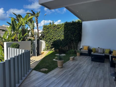 Location Exceptionnelle : Villa Meublée de Luxe avec Jardin Zen et Garage 266m² - Photo de Couverture