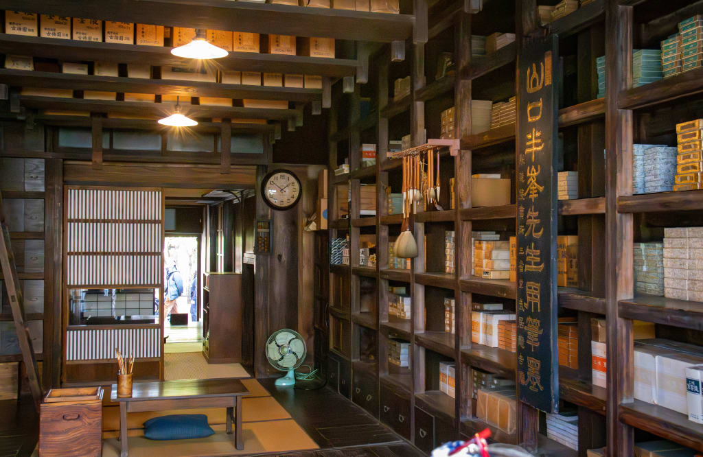L'intérieur d'une des boutiques du Musée d'architecture en plein air d'Edo-Tokyo