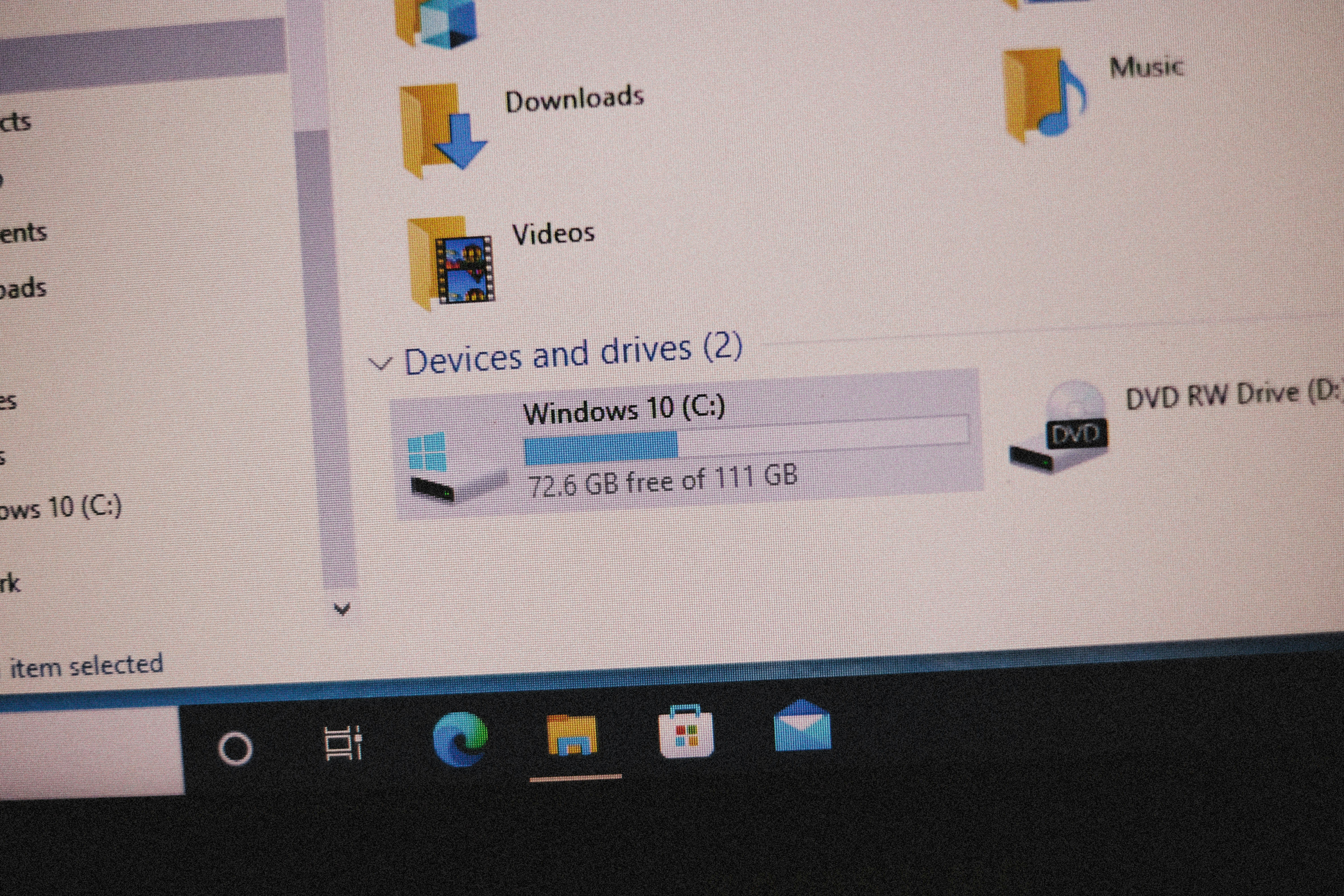 Jendela Task Manager di Windows 11 dengan tab Startup aplikasi untuk menonaktifkan program otomatis.