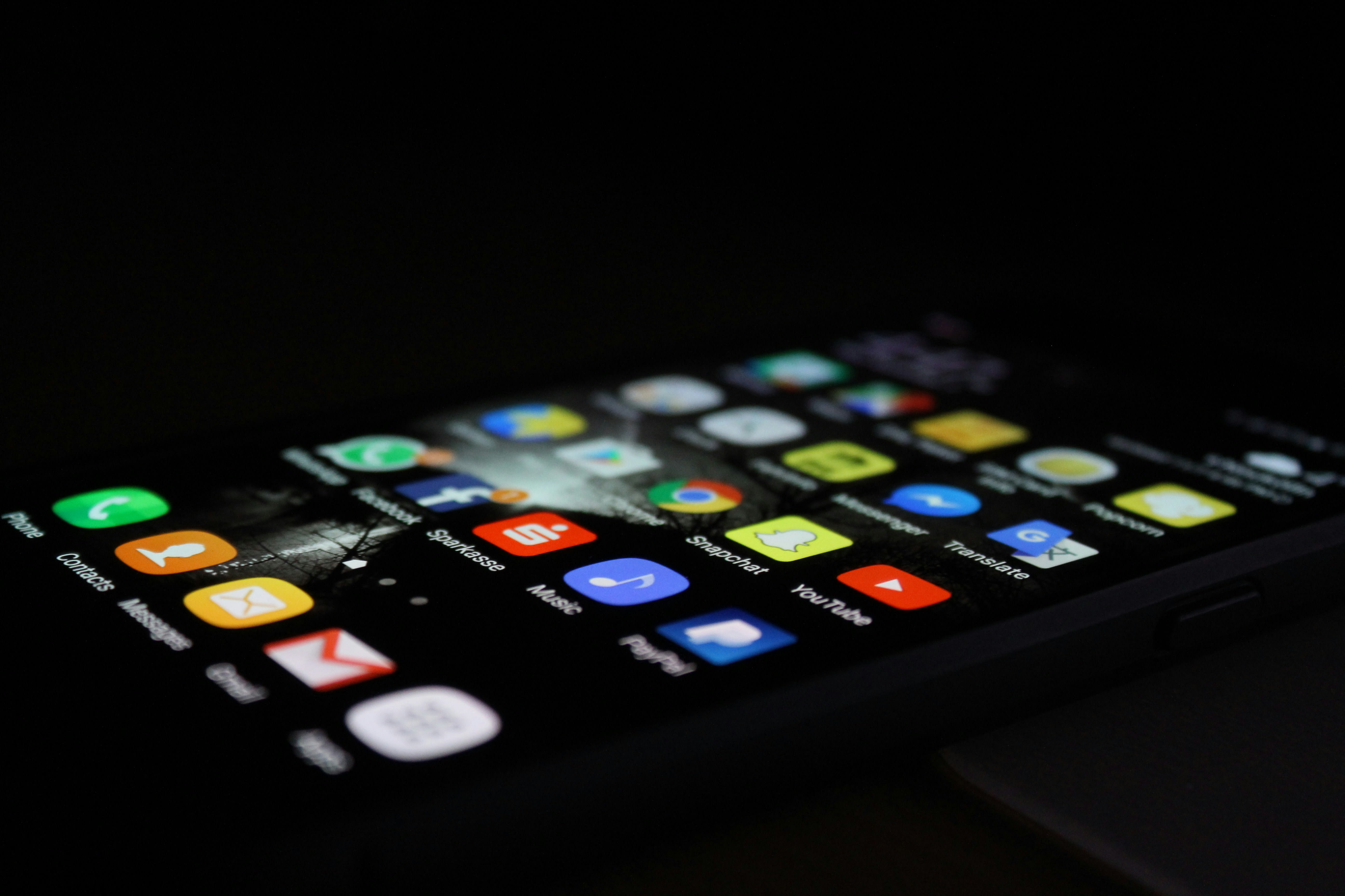 Tampilan pengaturan penggunaan data latar belakang di aplikasi Android.