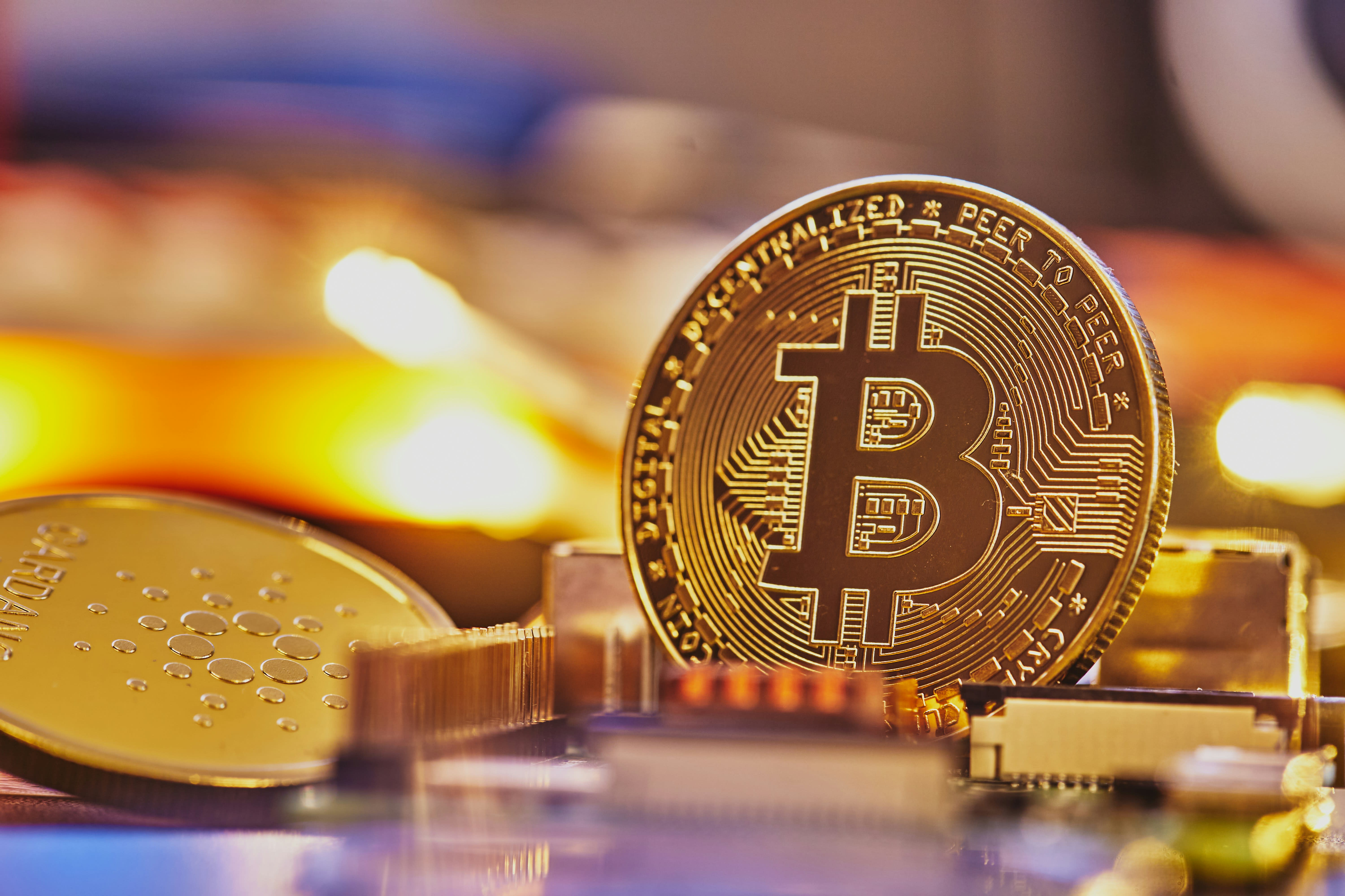 Ilustrasi visual data yang diukir (inscribed) ke dalam blok Bitcoin melalui protokol Ordinals.