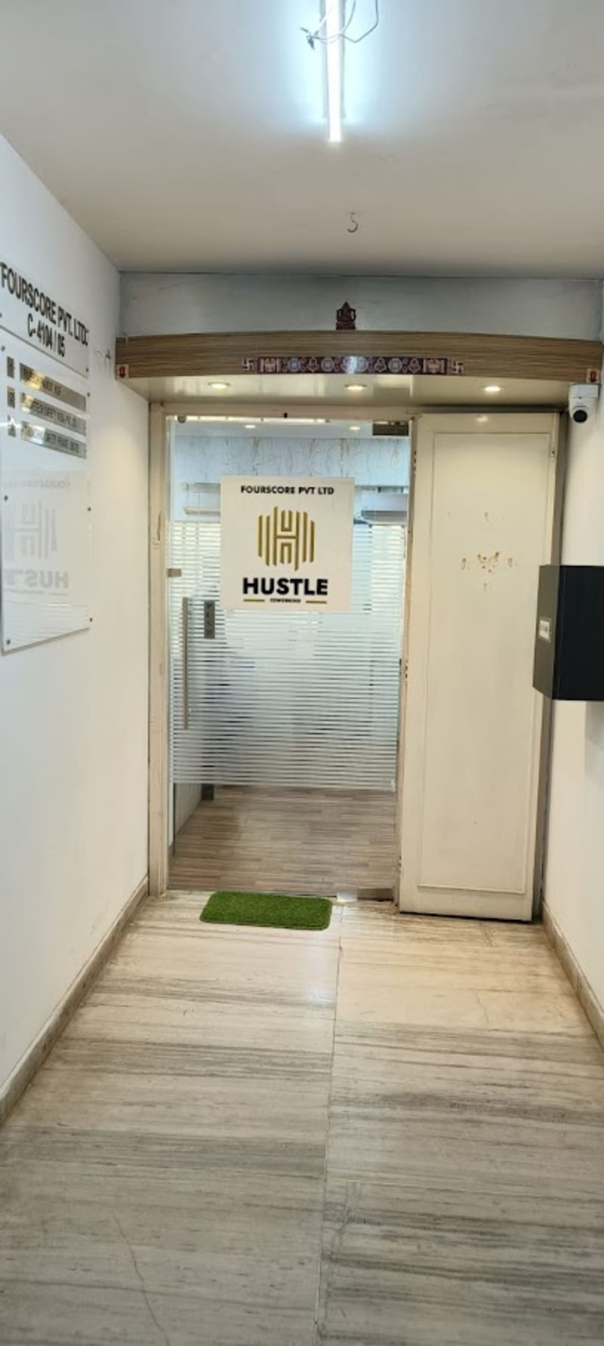 HUSTLE COWORKING Coworking Space in oberoi garden