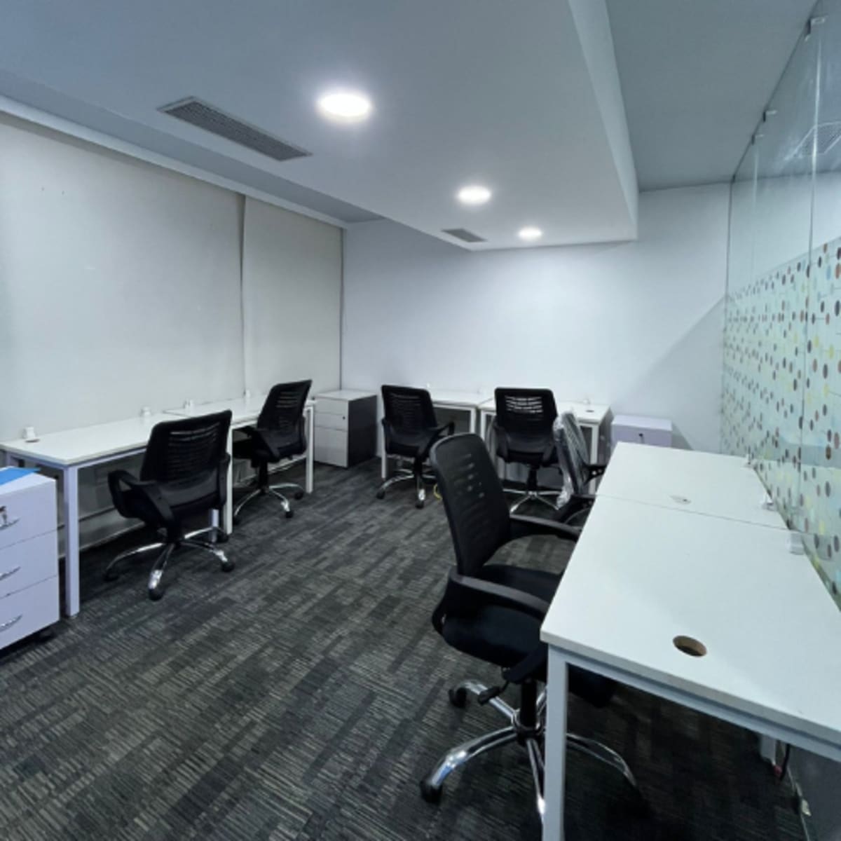 Workzone office spaces - Saket Building Coworking Space in park street area — photo 5