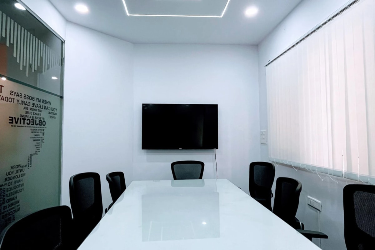 Hustle Space Aero - Opp Mall of Asia, Amrutahalli Coworking Space in byatarayanapura — photo 4