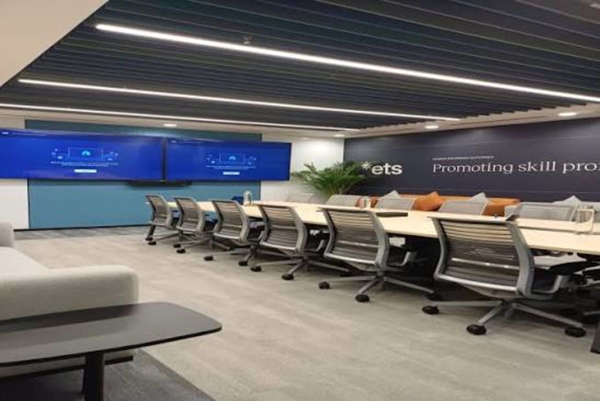 Table Space DLF Coworking Space in dlf cyber city — photo 2