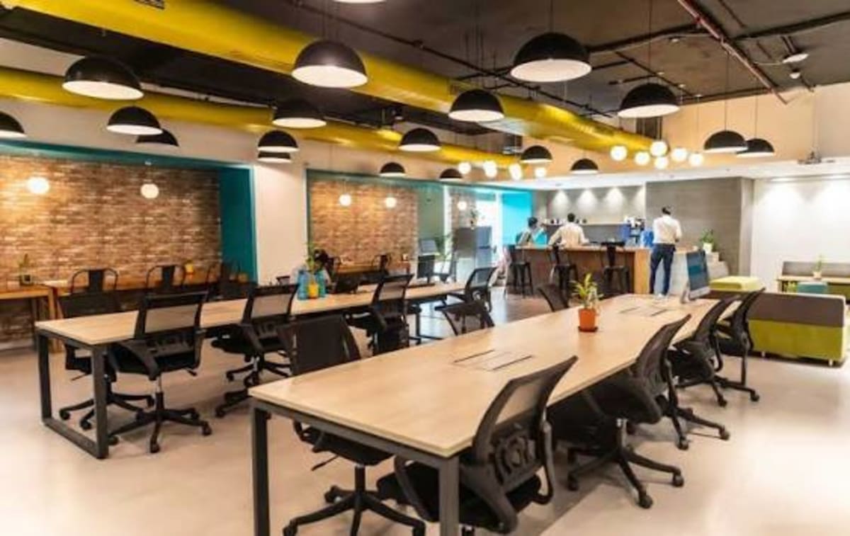 Venture X Silverton Coworking Space in golf course ext road — photo 3