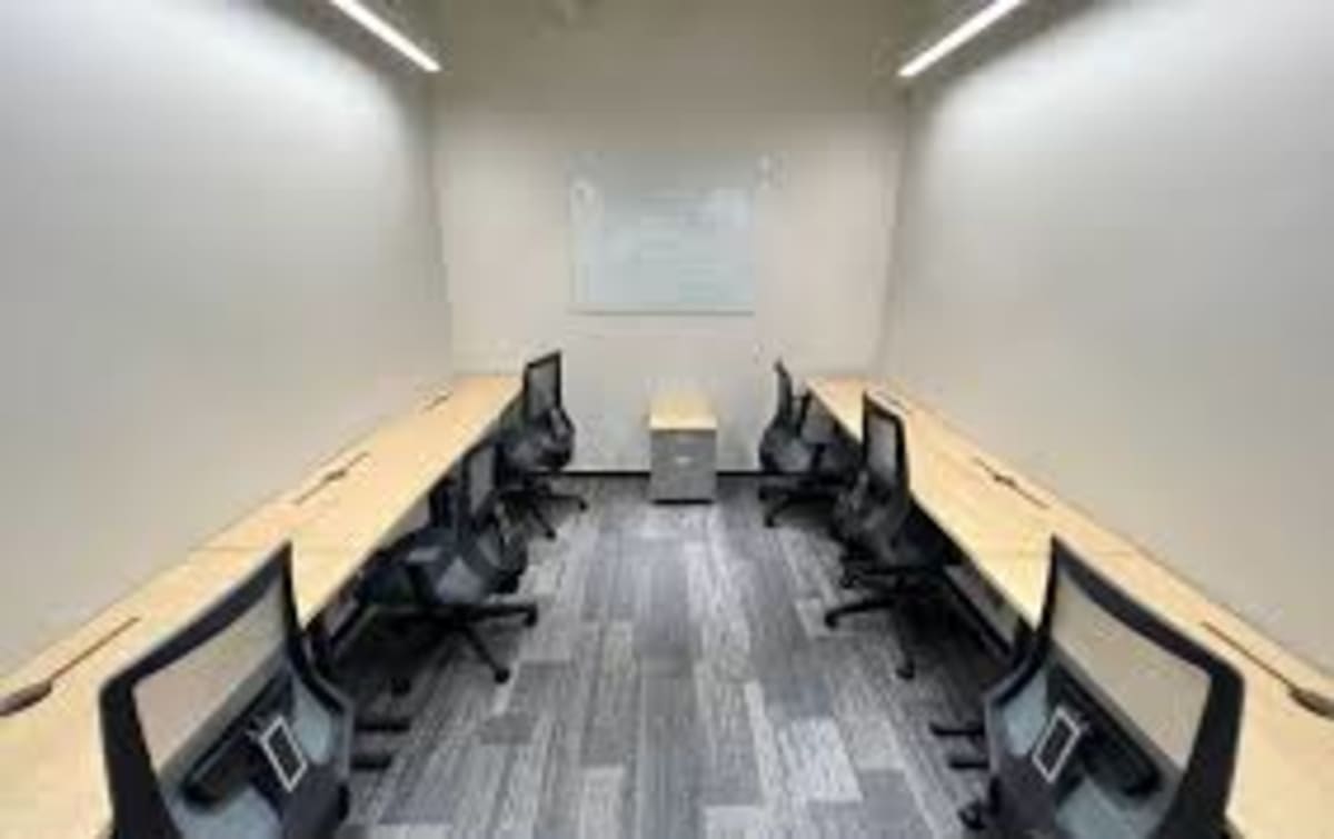 Venture X Silverton Coworking Space in golf course ext road — photo 4