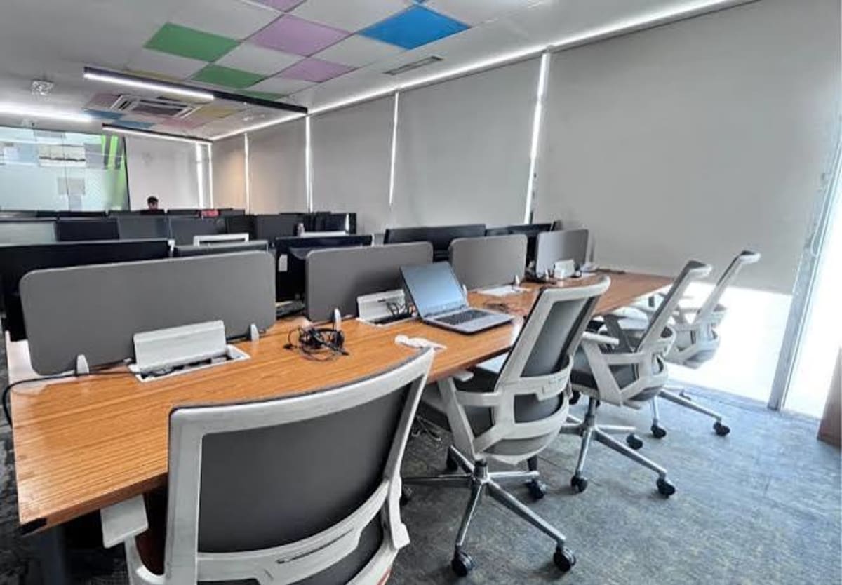 Co-offiz Coworking Space in golf course ext road — photo 4