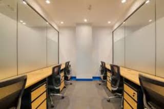 Truworx - Platina Tower Coworking Space in dlf phase 1 thumbnail 3
