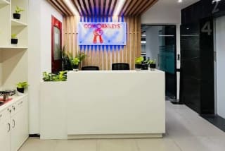 Coworkkeys Coworking Space in golf course ext road thumbnail 2