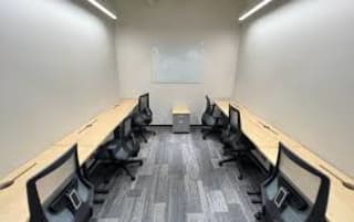 Venture X Silverton Coworking Space in golf course ext road thumbnail 4