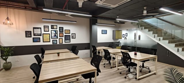 Workzone Office Spaces - OM Tower Coworking Space in park street area — photo 3