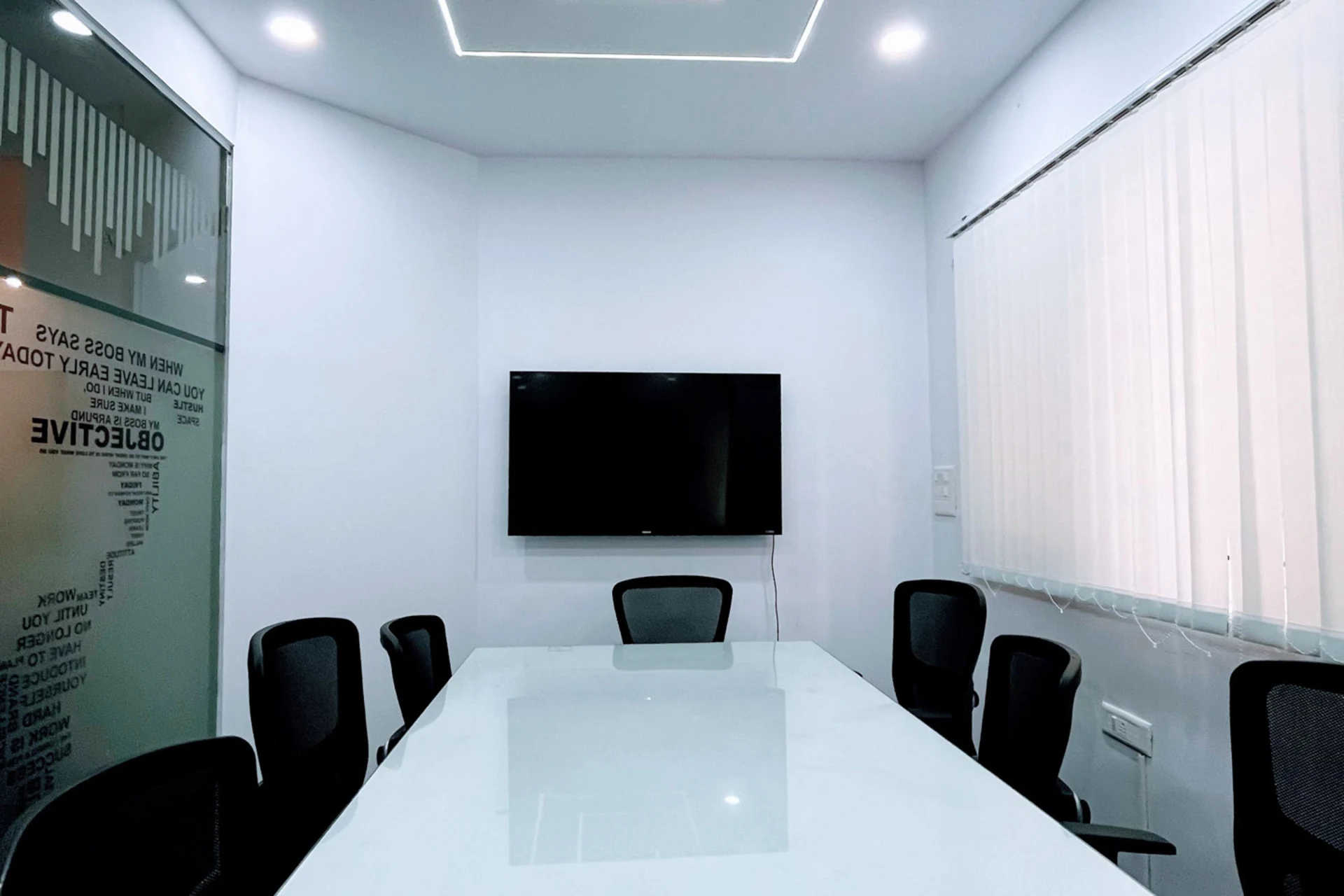 Hustle Space Aero - Opp Mall of Asia, Amrutahalli — photo 4