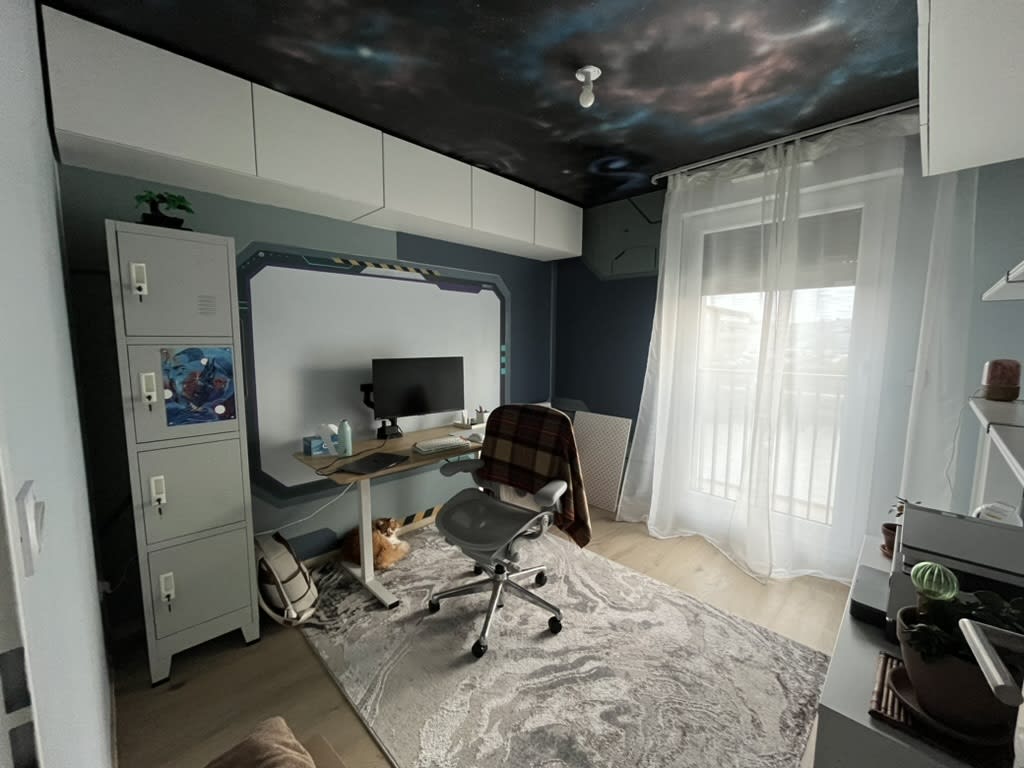Spaceship Office