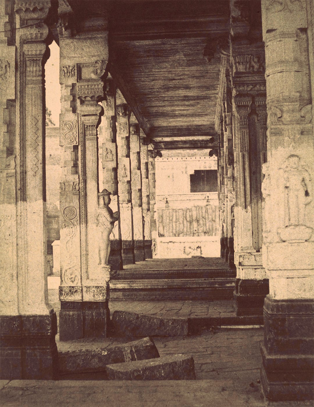 Side Colonnade in the Muroothappa Sarvacar Mundapam, 1858
