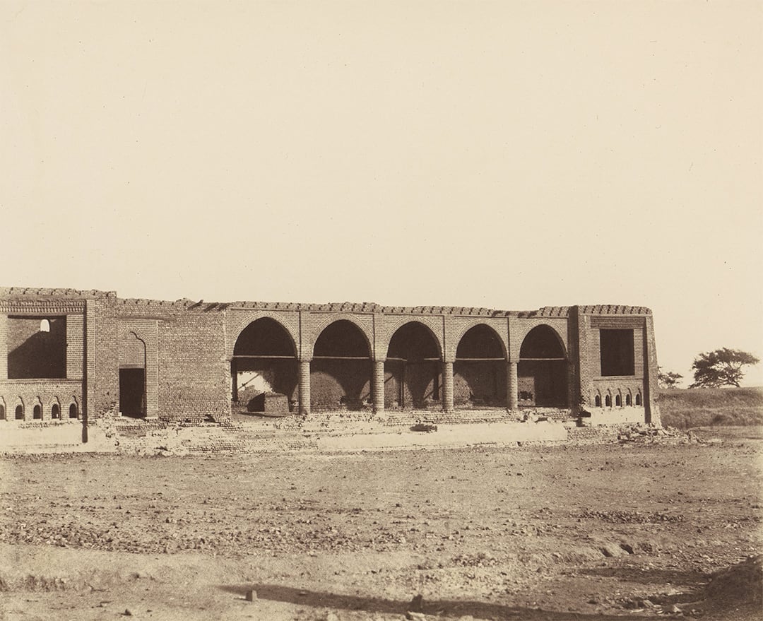 Syout, Caravanserai in Ruins