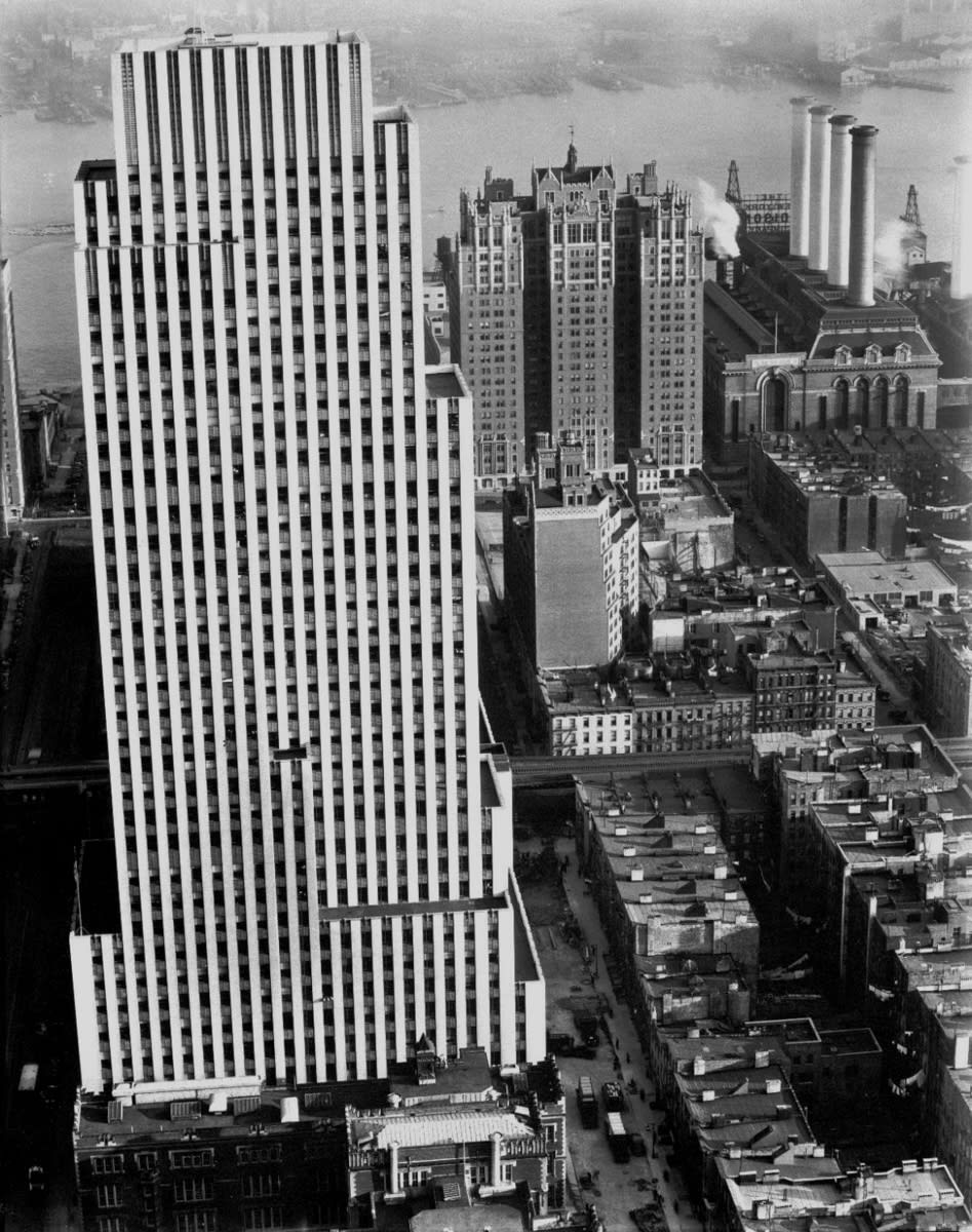 Daily News Building, 42nd Street between 2nd and 3rd Avenue, 1935