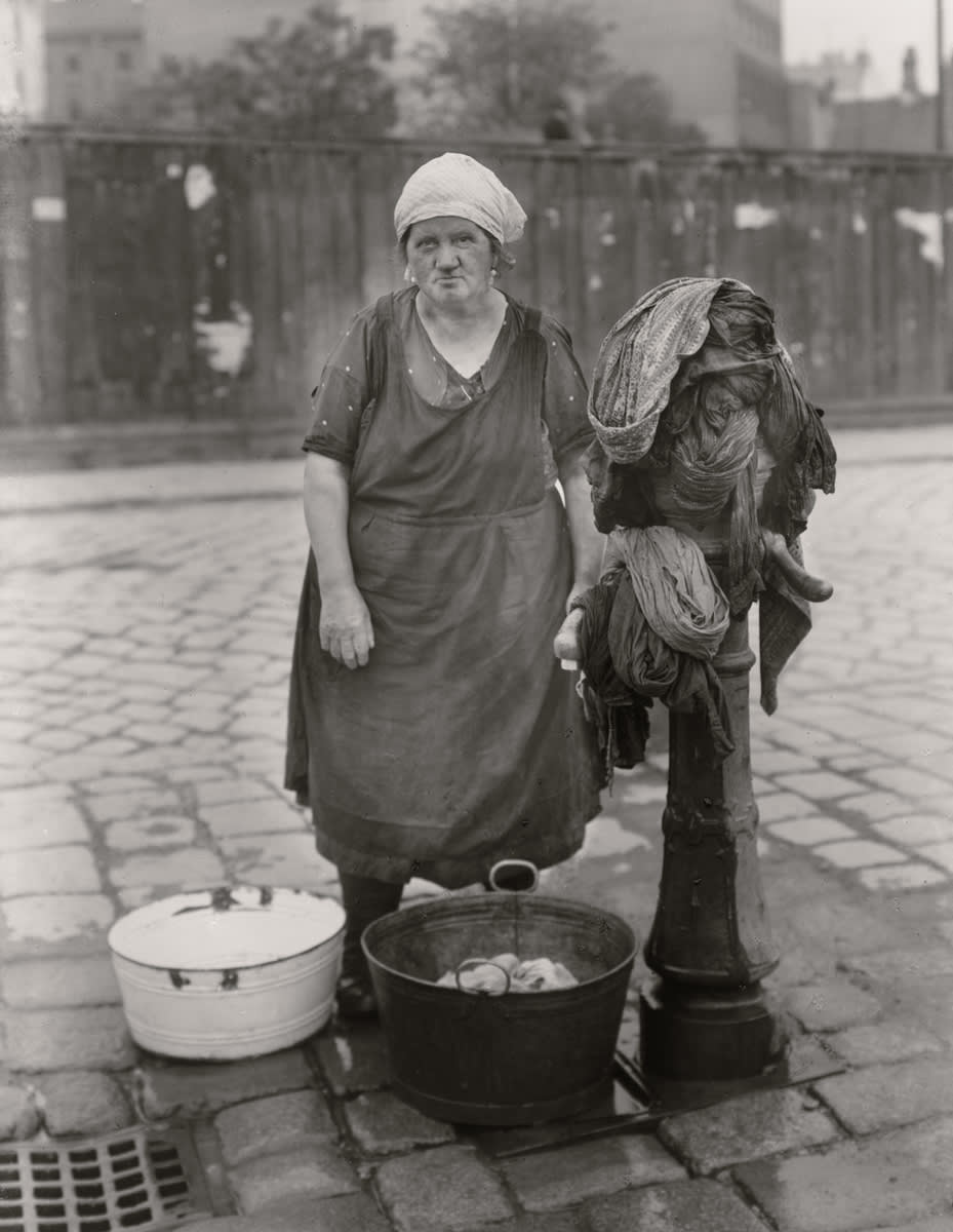 Washerwoman, c. 1930. Collection of The Museum of Modern Art. Image courtesy of MoMA.