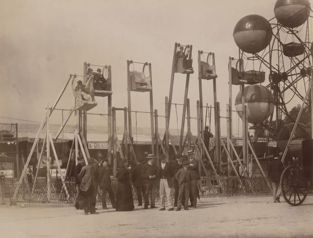 Fête des Invalides (Street Fair), 1898. Collection of The Museum of Modern Art. Image courtesy of MoMA.