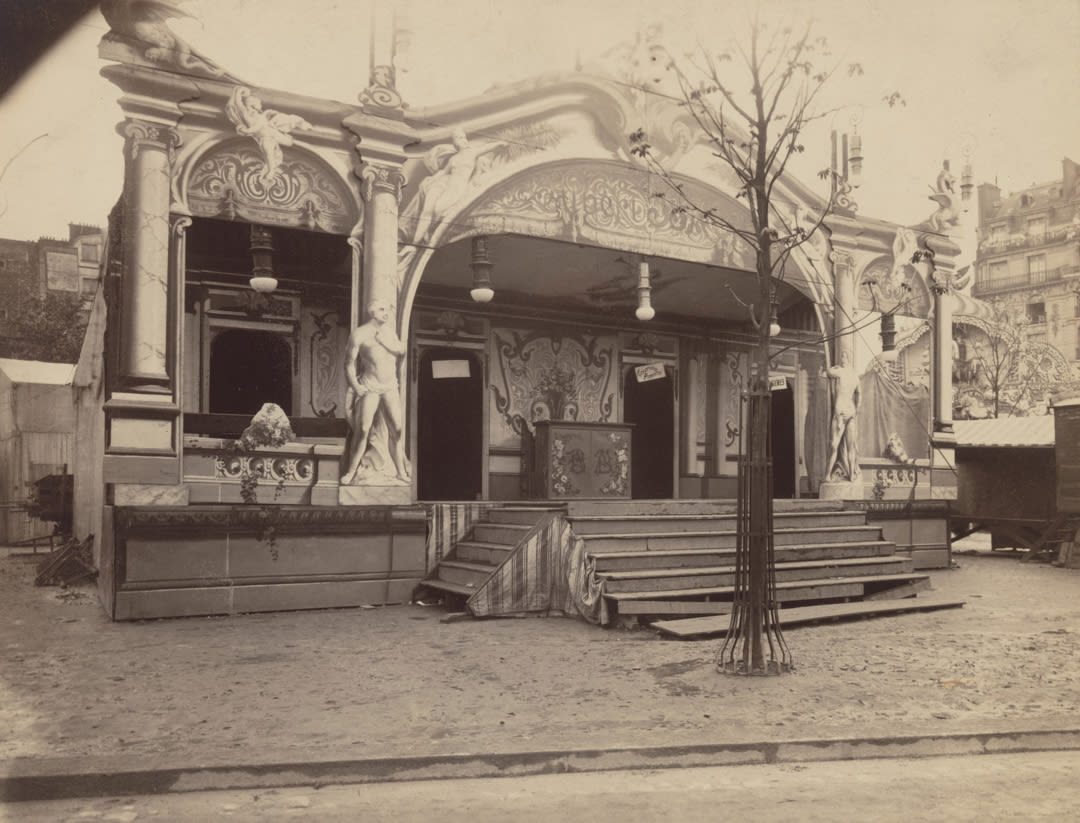 Street Fair, Avenue de Breteuil,
1913. Collection of The Museum of Modern Art. Image courtesy of MoMA.