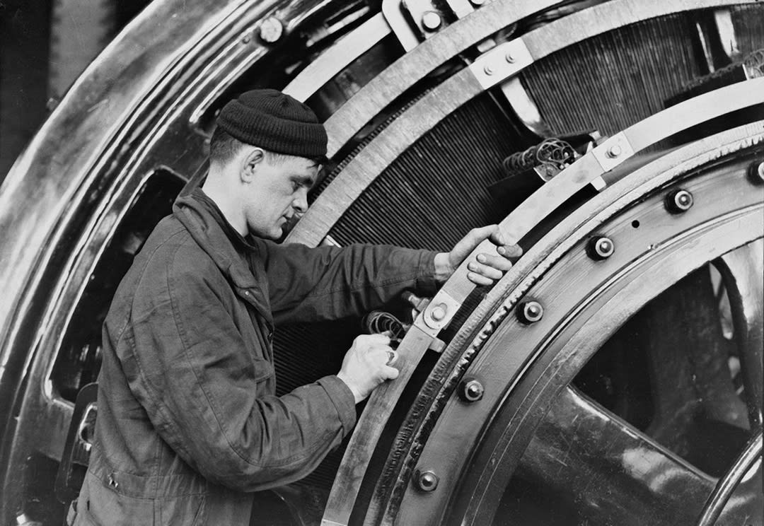 Turbine mechanic, ca. 1920