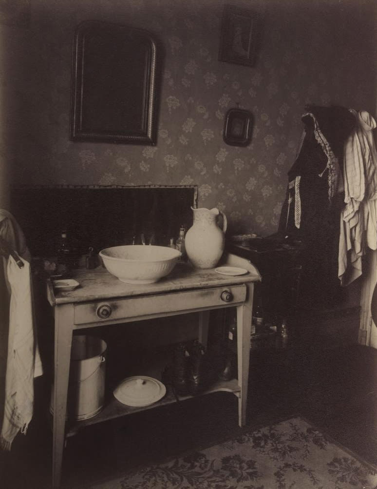 Interior of a Worker, Rue de Romainville, 1910. Image courtesy of Ville de Paris / BHVP / Roger-Viollet.
