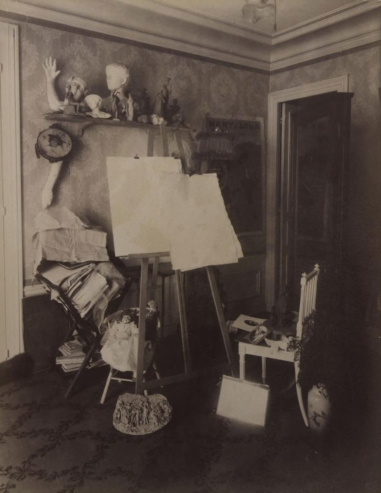 Interior of M. F., Merchant, Rue Montaigne, 1910. Image courtesy of Ville de Paris / BHVP / Roger-Viollet.