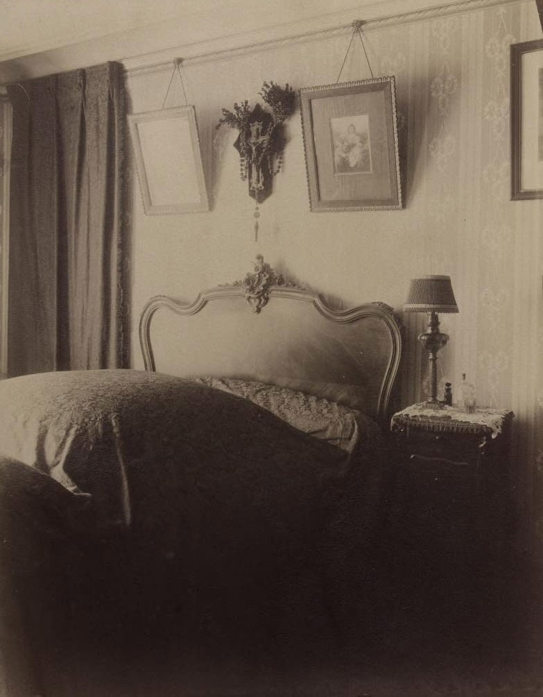 Interior of Madame D., Landlady, Boulevard de Port-Royal, 1910. Image courtesy of Ville de Paris / BHVP / Roger-Viollet.