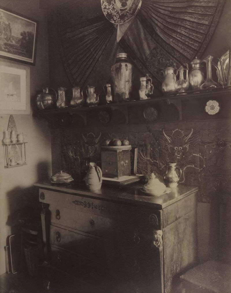 Interior of Mr. B., Collector, Rue de Vaugirard, 1910. Image courtesy of Ville de Paris / BHVP / Roger-Viollet.
