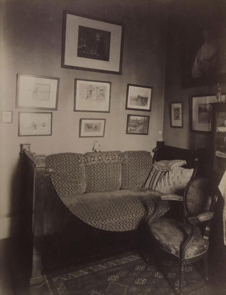 Interior of M. C., Decorator, Rue du Montparnasse, 1910. Image courtesy of Ville de Paris / BHVP / Roger-Viollet.