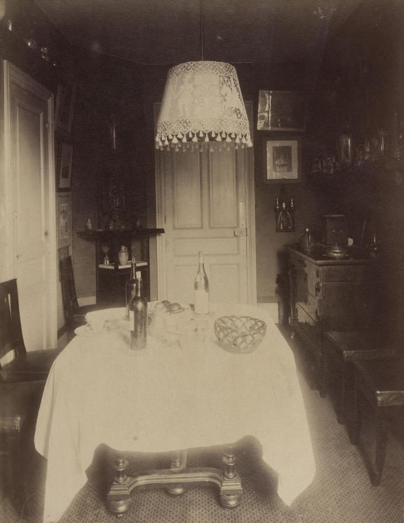 Interior of M. C., Decorator, Rue du Montparnasse, 1910. Image courtesy of Ville de Paris / BHVP / Roger-Viollet.