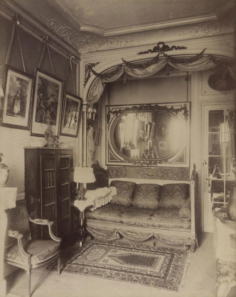Interior of Mlle Sorel of the Comédie-Française, 99 Avenue des Champs-Elysées, 1910. Image courtesy of Ville de Paris / BH...