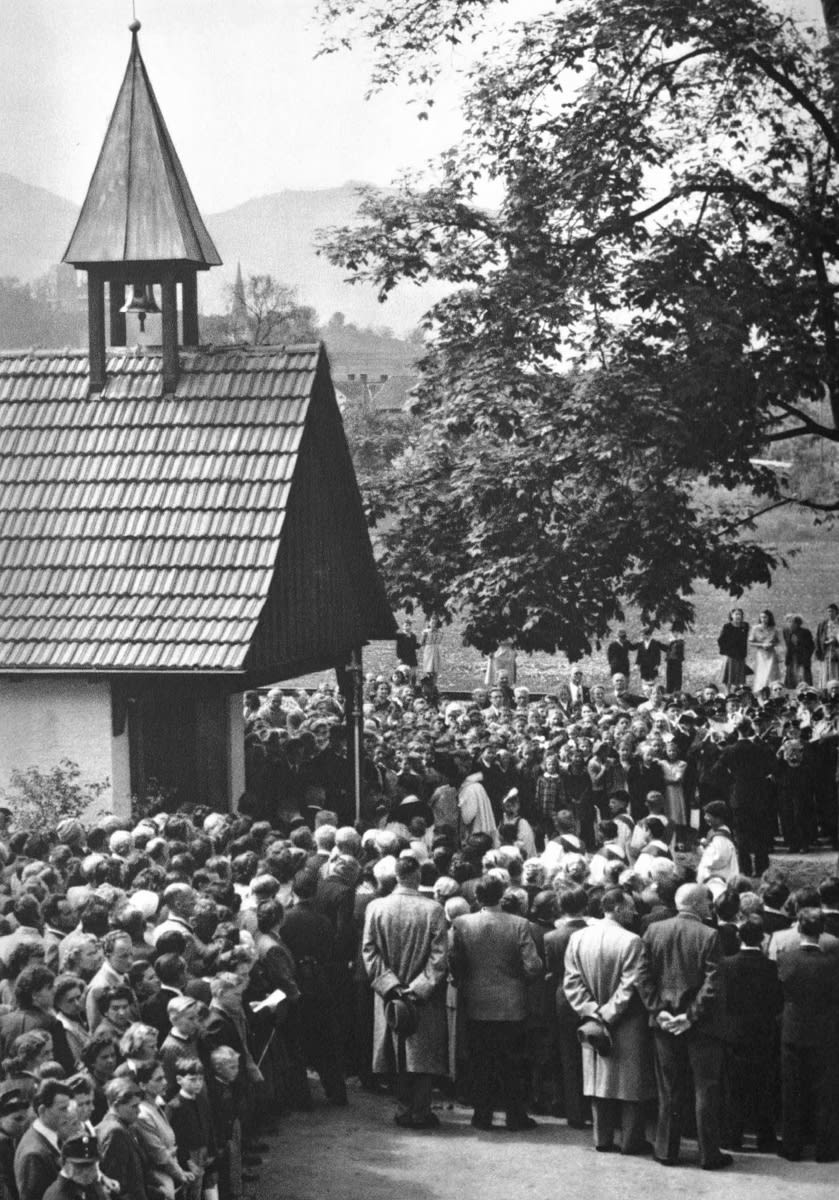 Stefan Kruckenhauser – A Village is Born