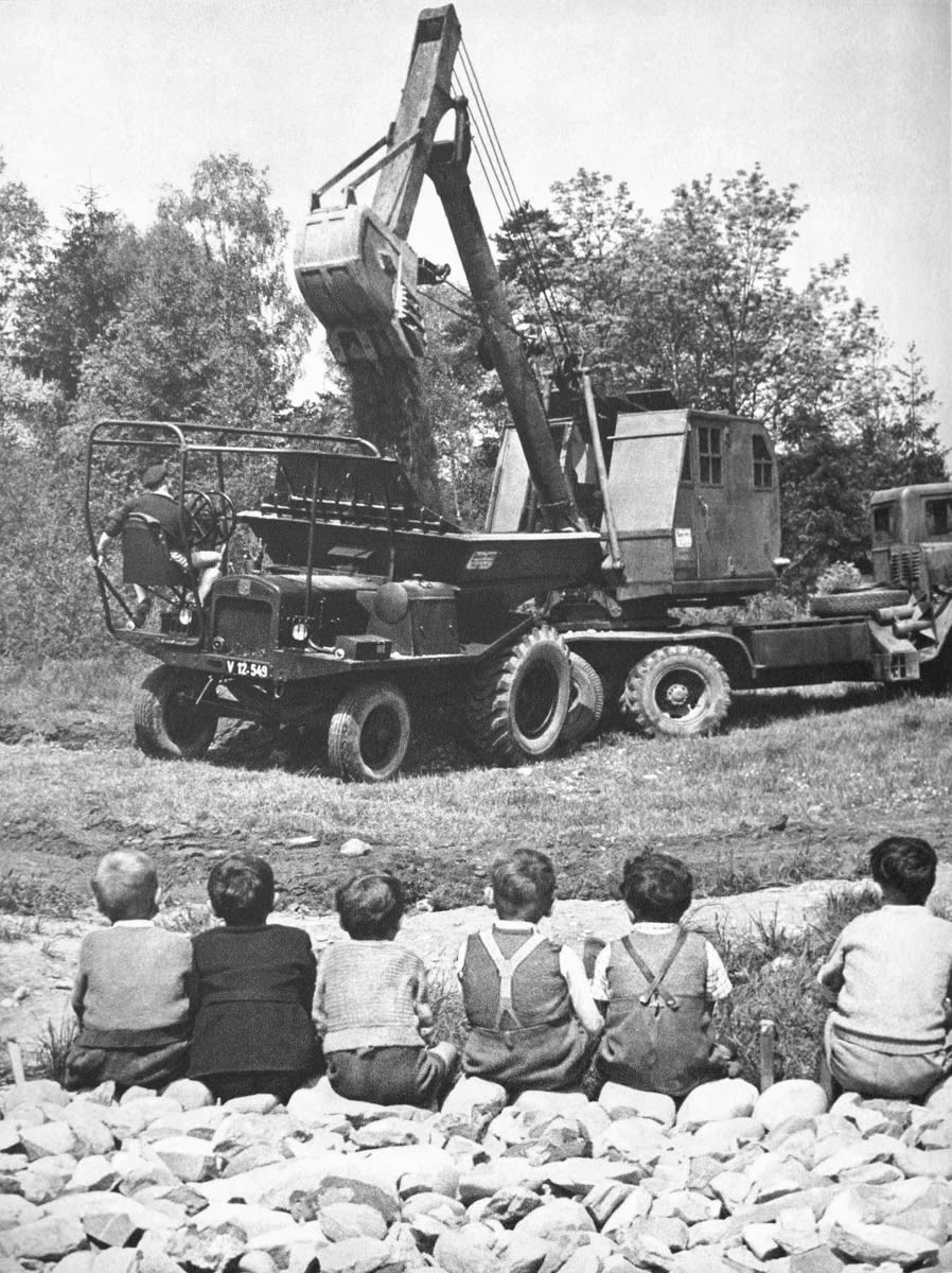 Stefan Kruckenhauser – A Village is Born