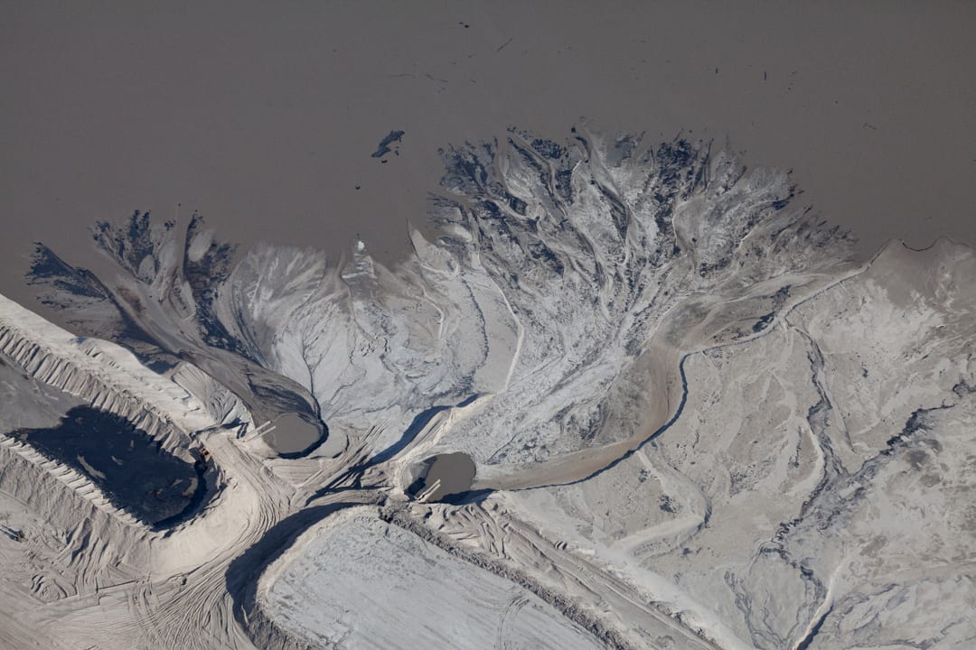 Tailings Dam Embankment, Fort McMurray, Alberta, Canada, 2010 © Alan Gignoux
