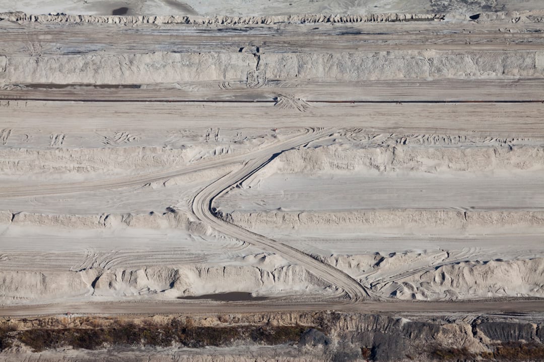 Tailings Dam Embankment, Fort McMurray, Alberta, Canada, 2014 © Alan Gignoux