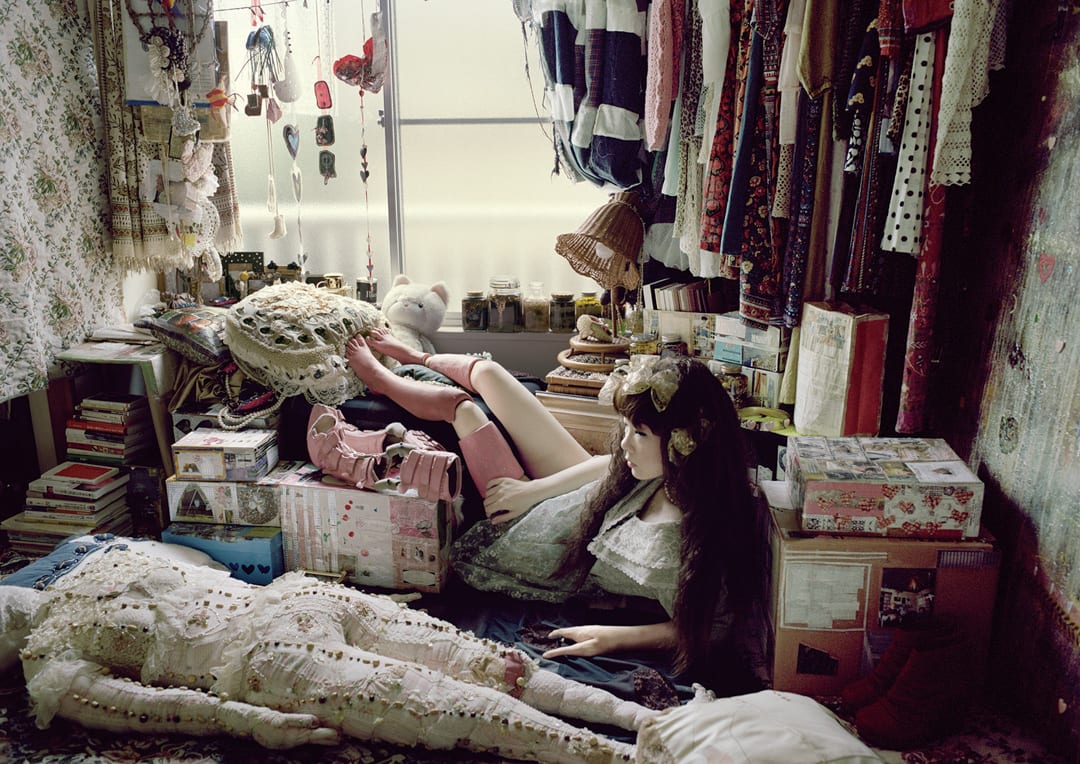 I have child's 
feet / 子供の足
の私 2011 ©Mari Katayama, Courtesy of Galerie Suzanne Tarasieve, Paris and Yutaka Kikutake Galle...