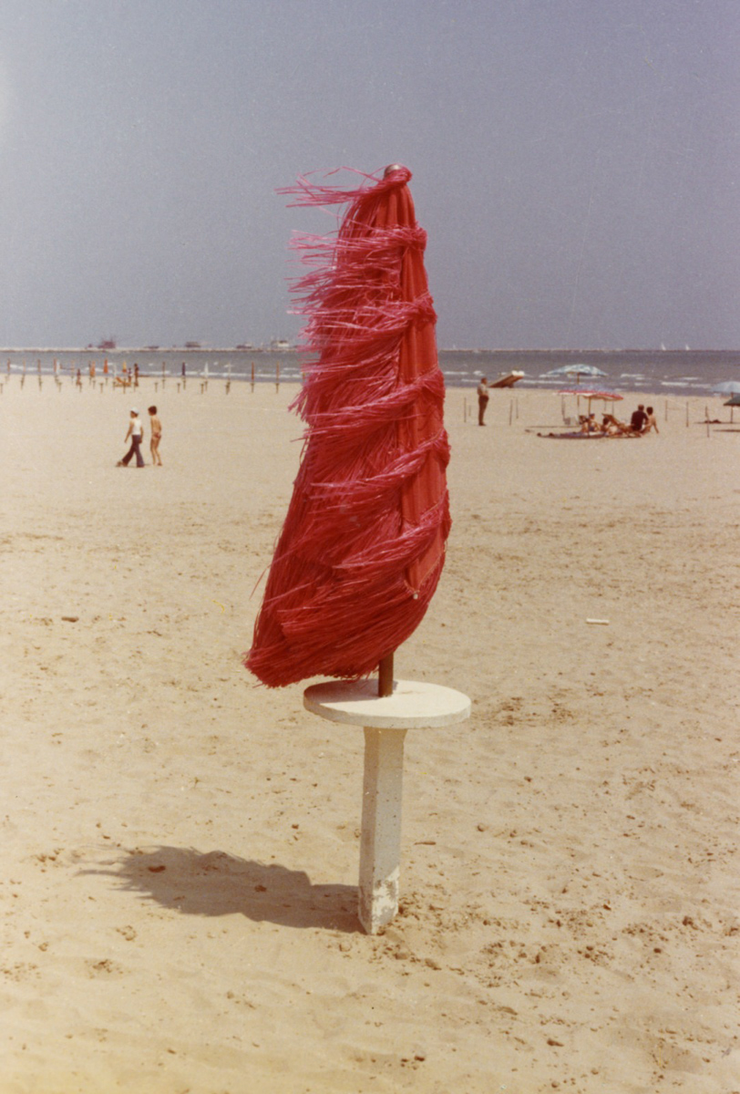 アート・デザイン・音楽 American Surfaces Stephen Shore. American Surfaces. 1972-73 | MoMA