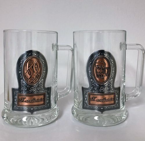 a-4 Krígeľ na pivo s kovovou etiketou