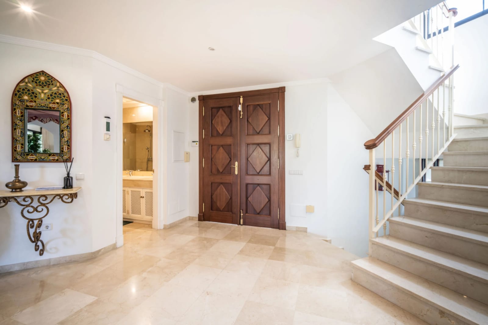 Charming Mediterranean Property on the Frontline of Golf in La Quinta, Benahavis - Image 15