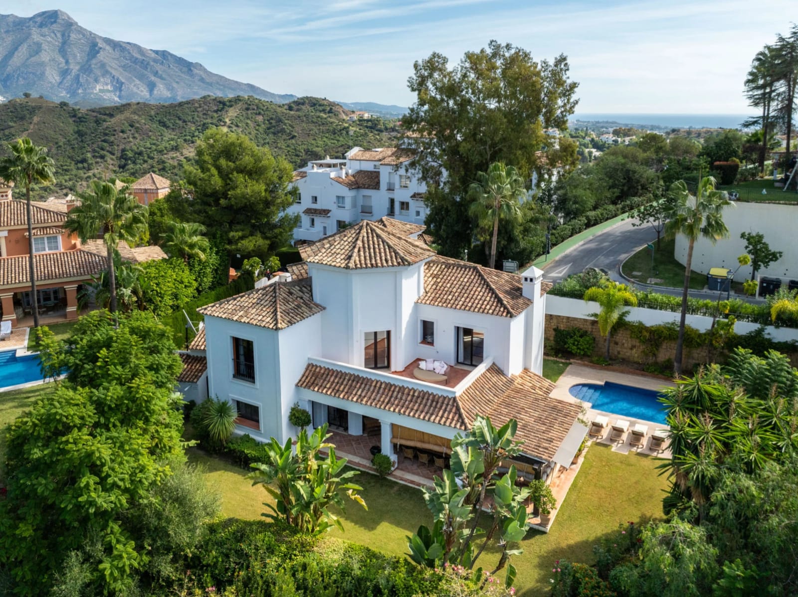 Charming Mediterranean Property on the Frontline of Golf in La Quinta, Benahavis - Image 17