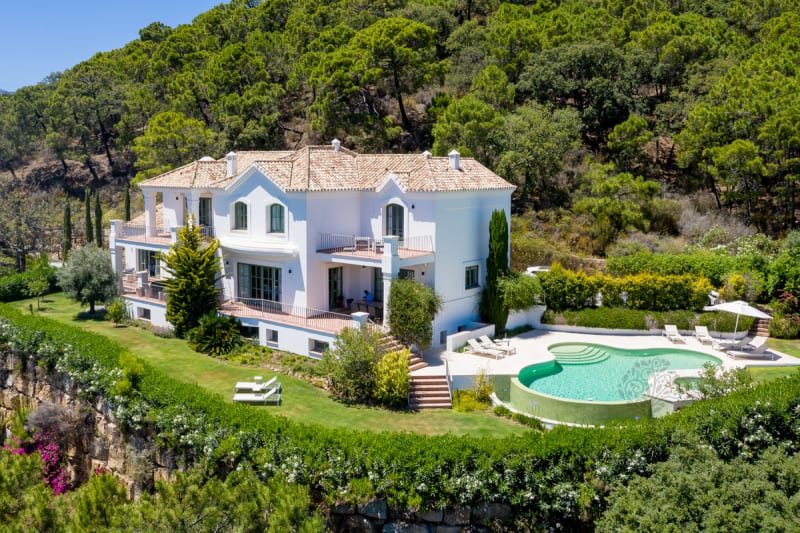 Exquisite 5-Bed Villa with Panoramic Views in Benahavís