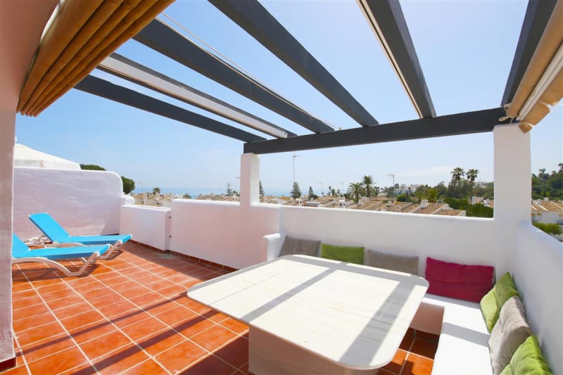 Chic Coastal Retreat in Estepona's Arroyo Vaquero